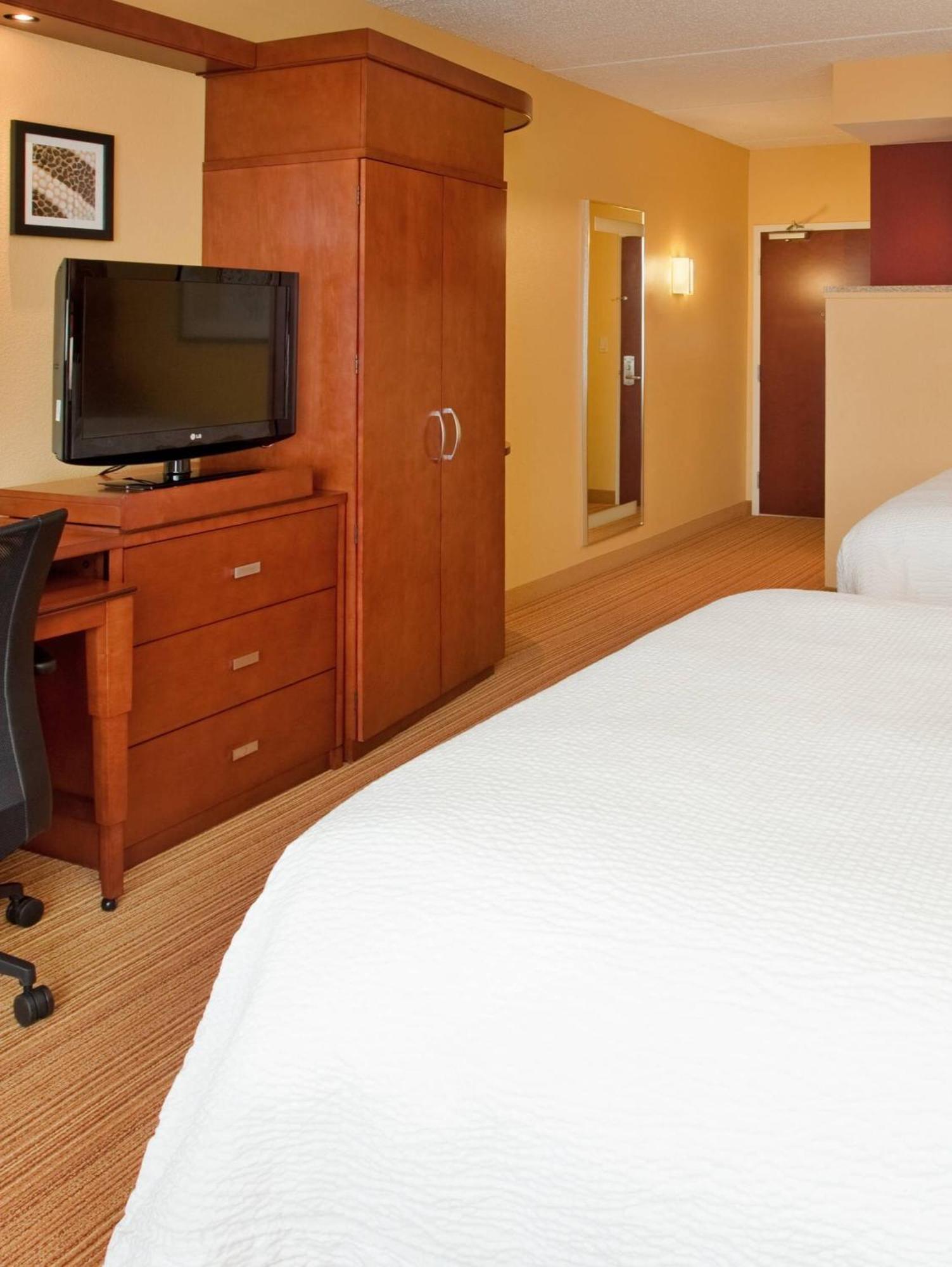 Готель Courtyard By Marriott Pittsburgh North/Cranberry Woods Кранберрі-Тауншіп Екстер'єр фото