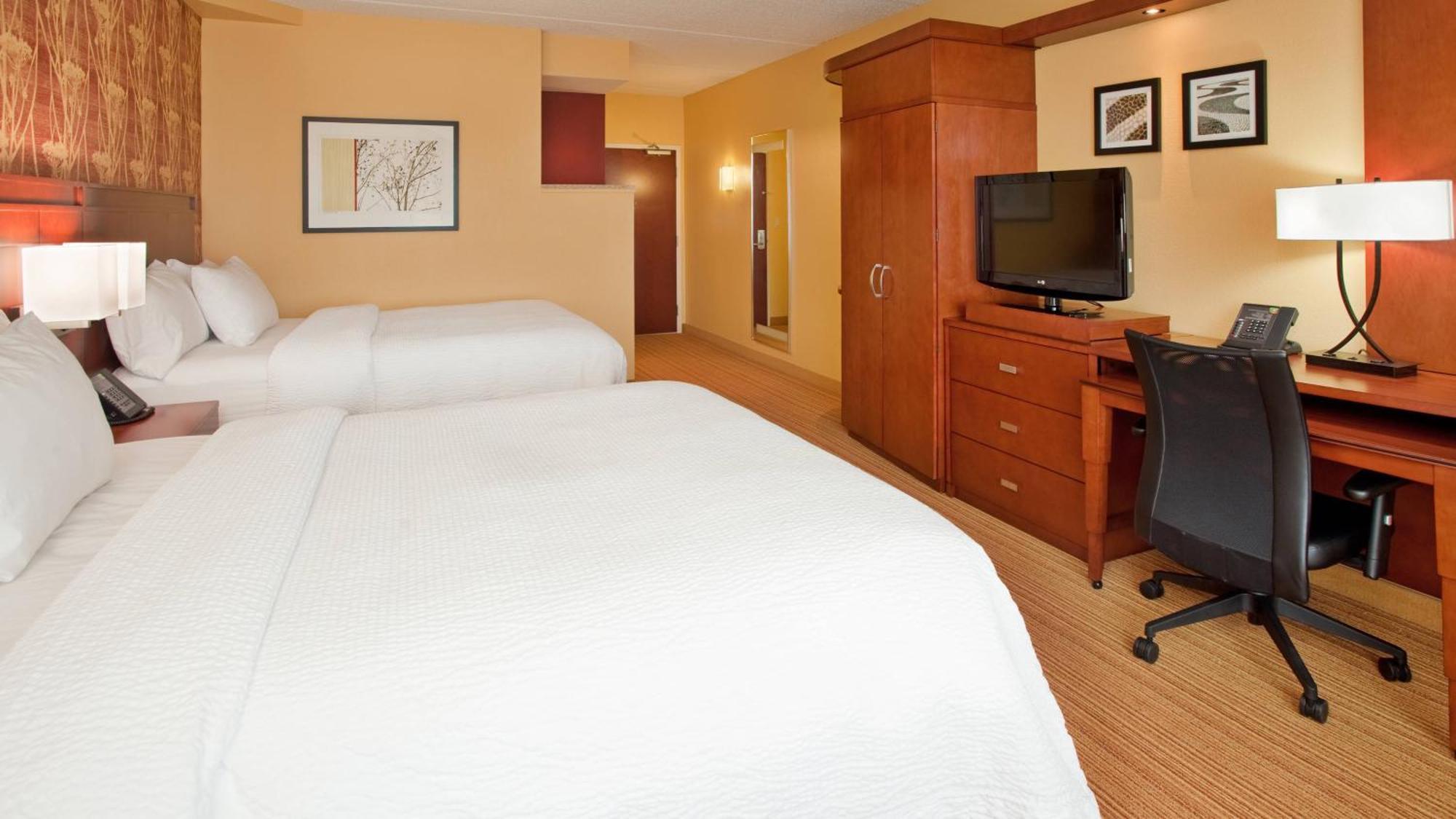 Готель Courtyard By Marriott Pittsburgh North/Cranberry Woods Кранберрі-Тауншіп Екстер'єр фото