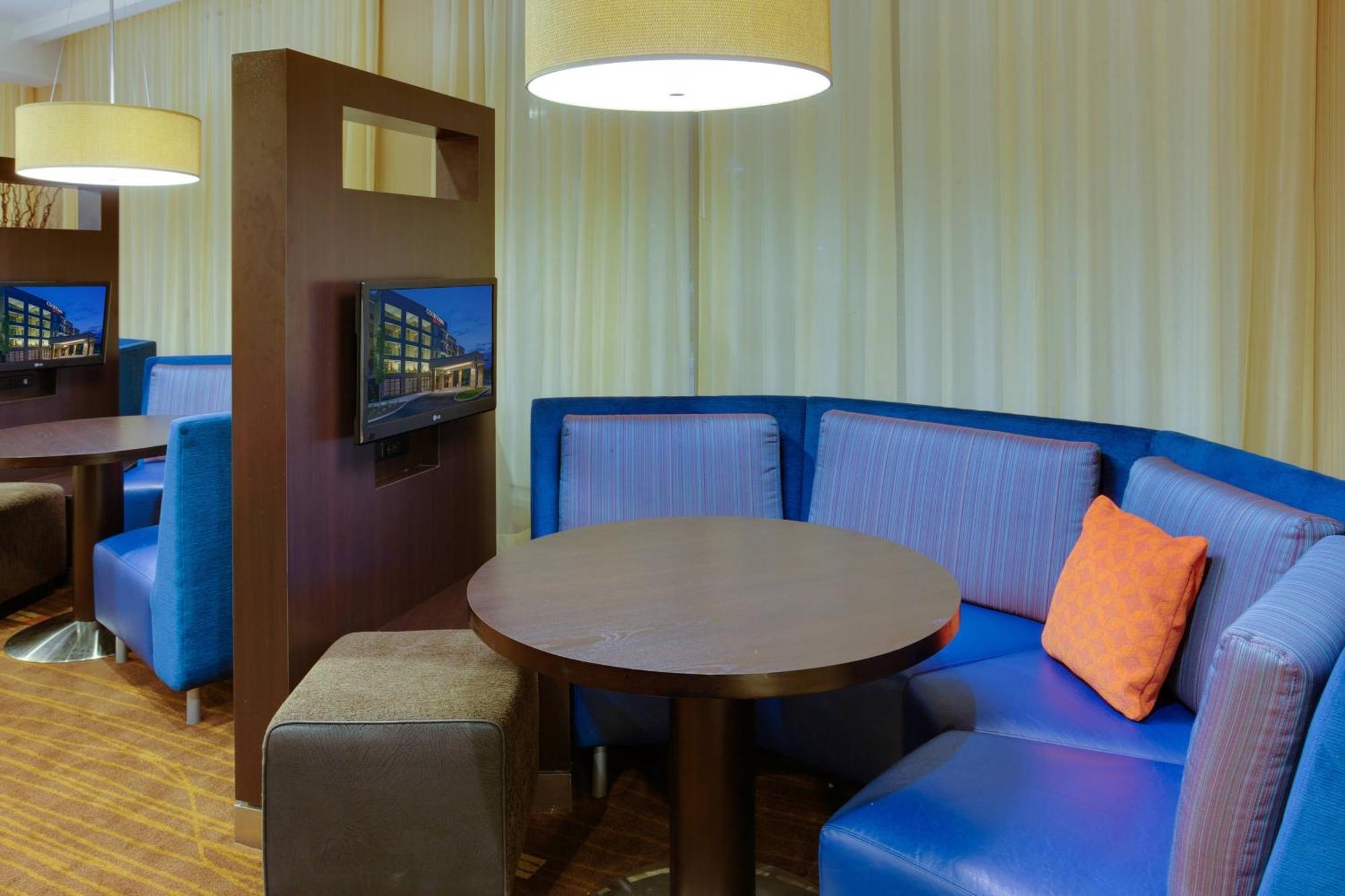 Готель Courtyard By Marriott Pittsburgh North/Cranberry Woods Кранберрі-Тауншіп Екстер'єр фото