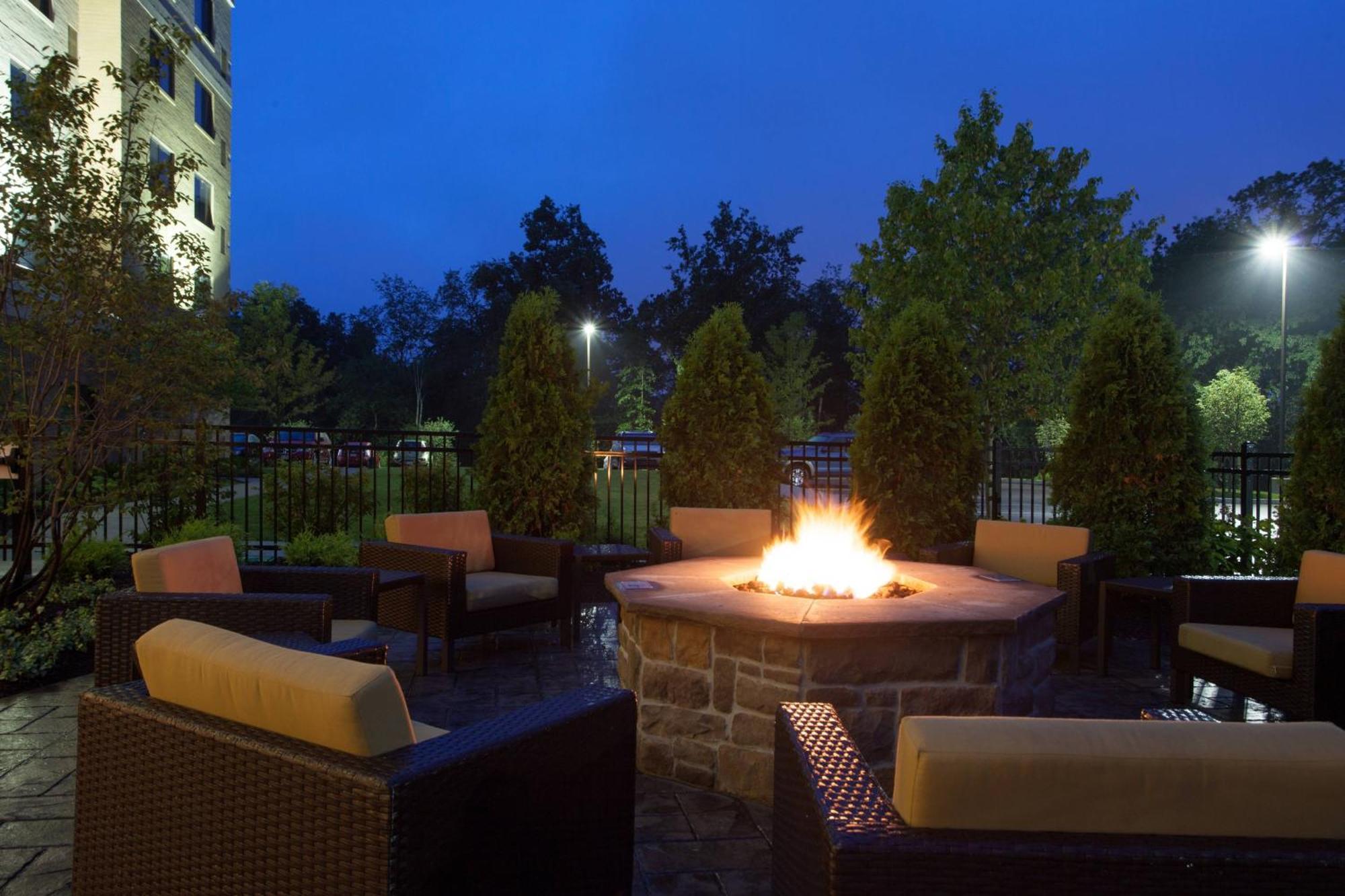 Готель Courtyard By Marriott Pittsburgh North/Cranberry Woods Кранберрі-Тауншіп Екстер'єр фото