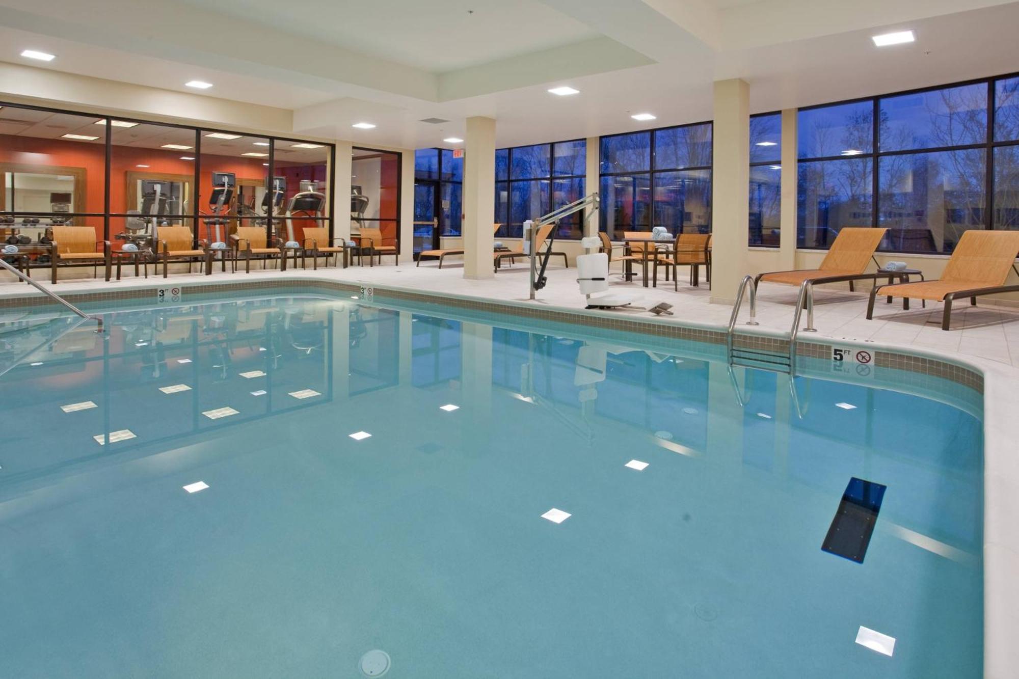 Готель Courtyard By Marriott Pittsburgh North/Cranberry Woods Кранберрі-Тауншіп Екстер'єр фото
