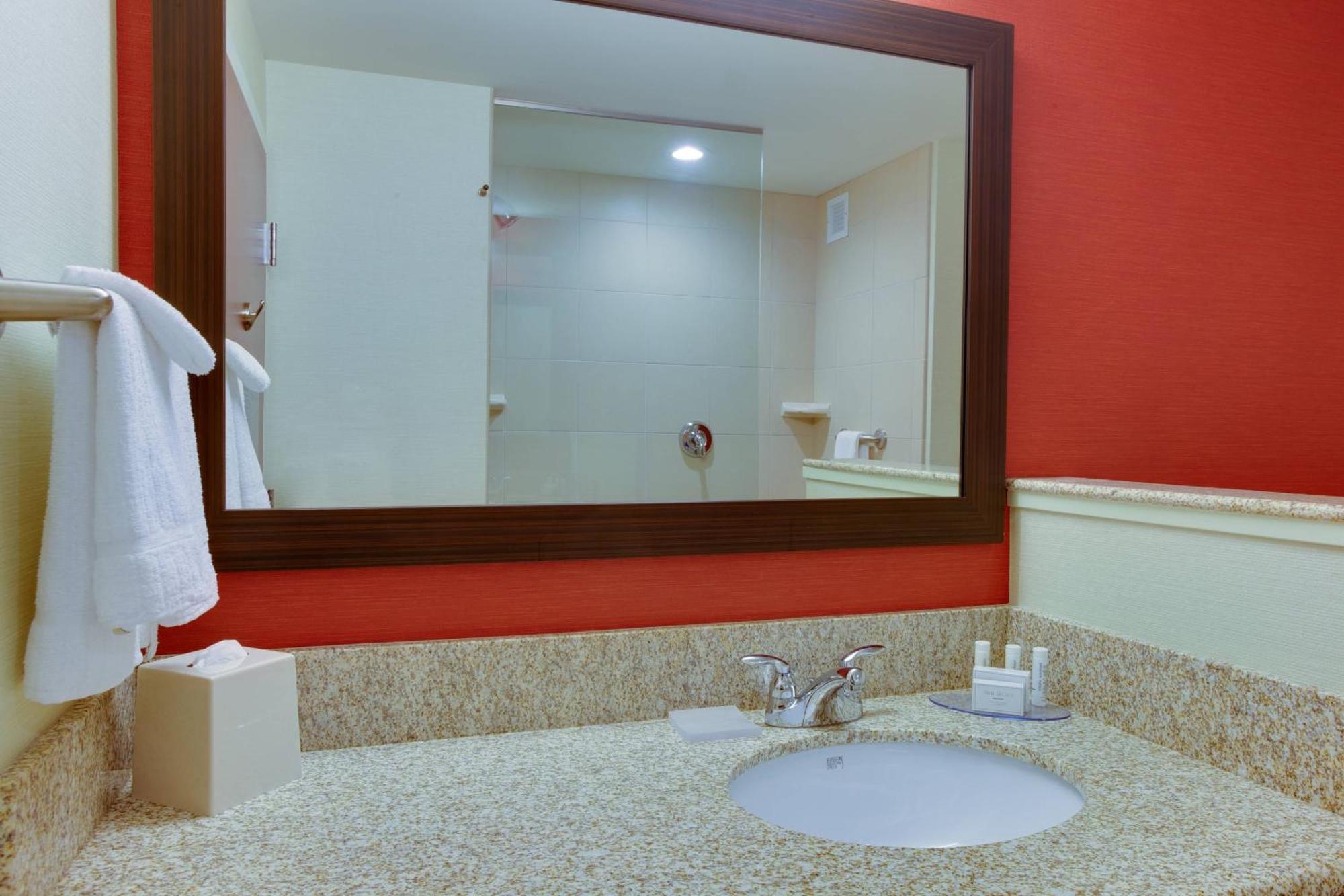 Готель Courtyard By Marriott Pittsburgh North/Cranberry Woods Кранберрі-Тауншіп Екстер'єр фото