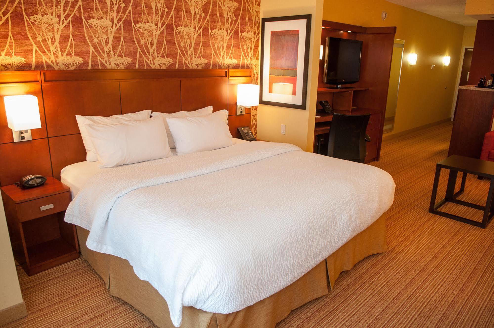 Готель Courtyard By Marriott Pittsburgh North/Cranberry Woods Кранберрі-Тауншіп Екстер'єр фото